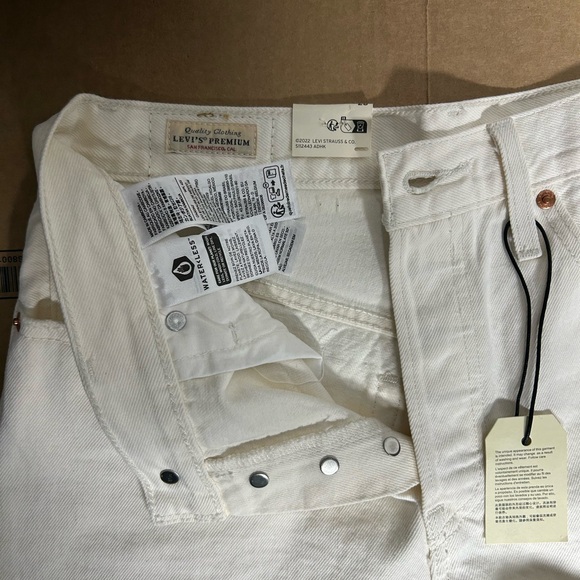 Levi 501 Shorts - Picture 3 of 3